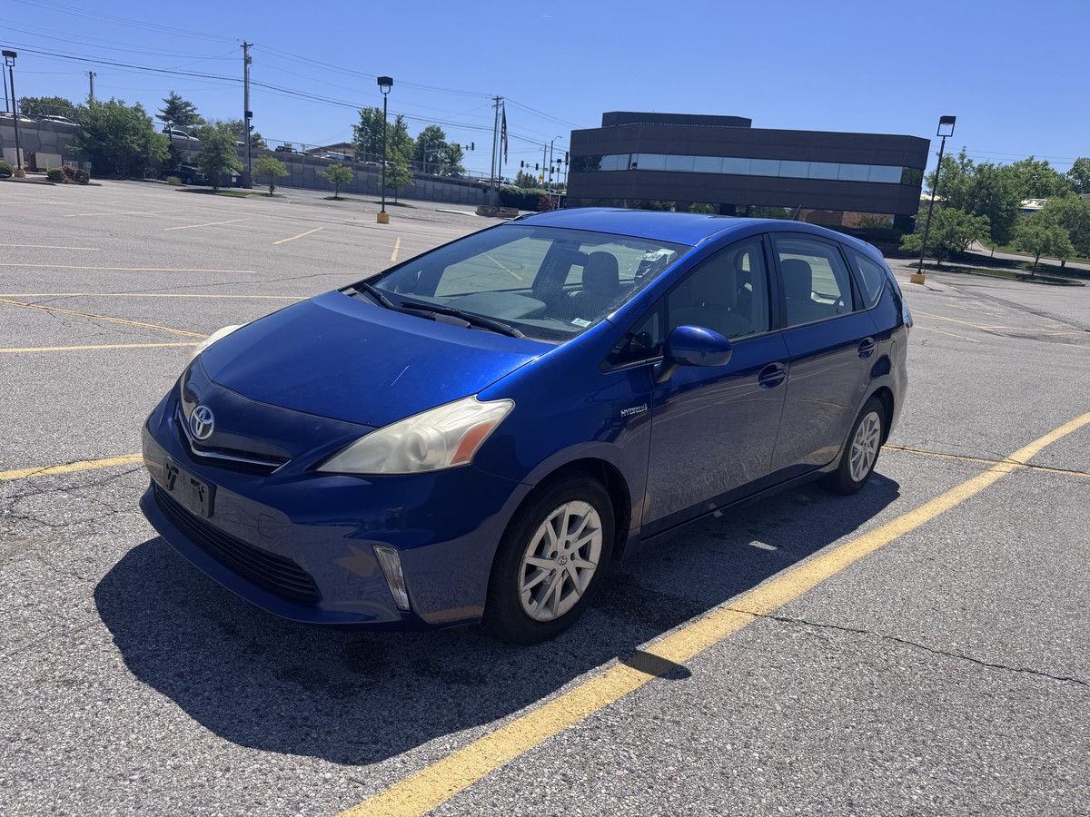 2013 Toyota Prius v Five