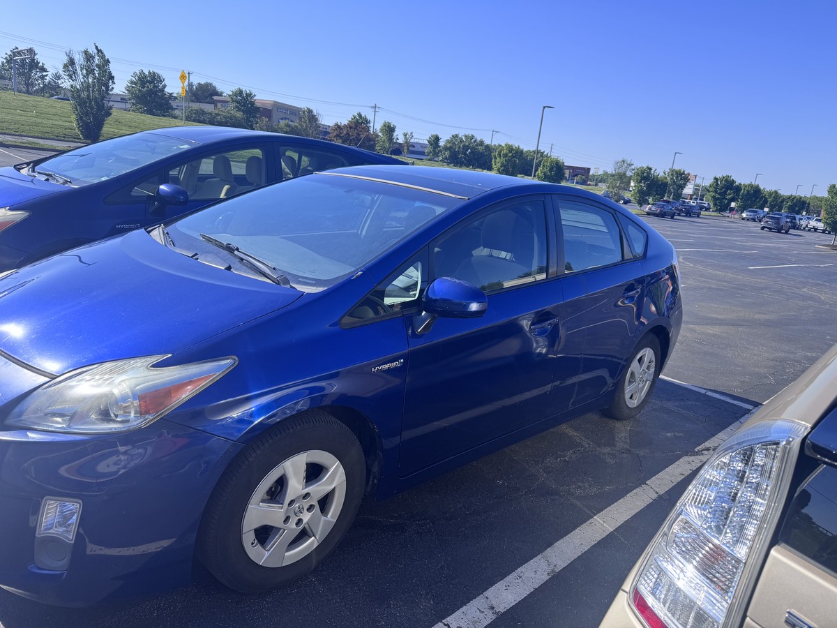 2010 Toyota Prius IV's photo