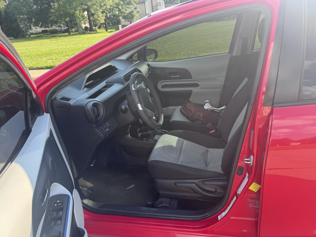2013 TOYOTA Prius C