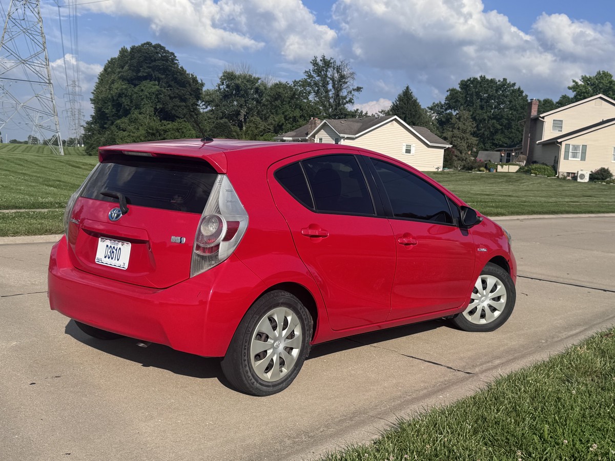 2013 TOYOTA Prius C