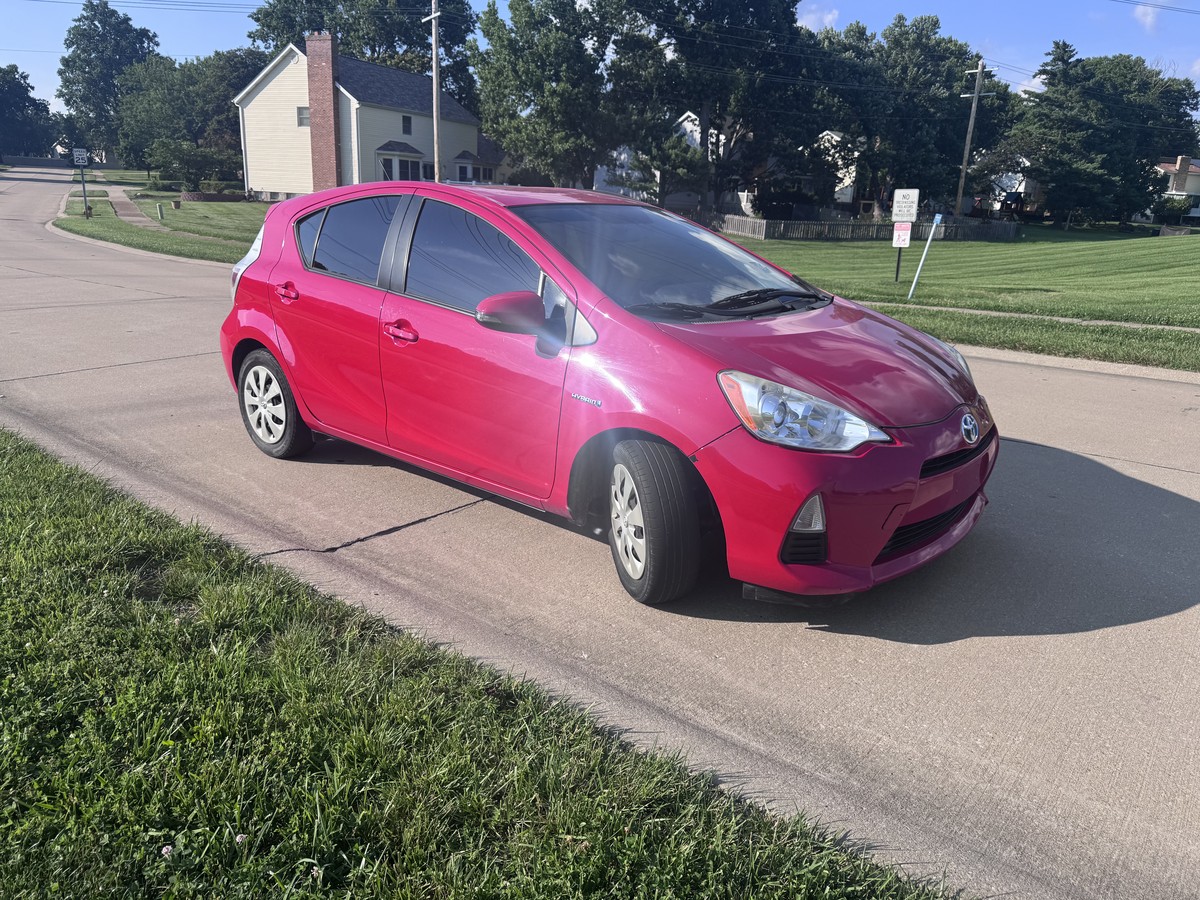 2013 TOYOTA Prius C