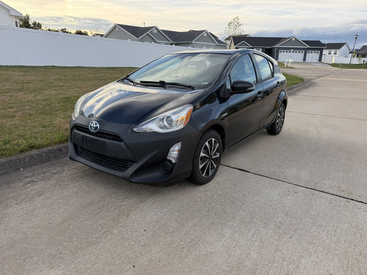 2016 TOYOTA Prius C