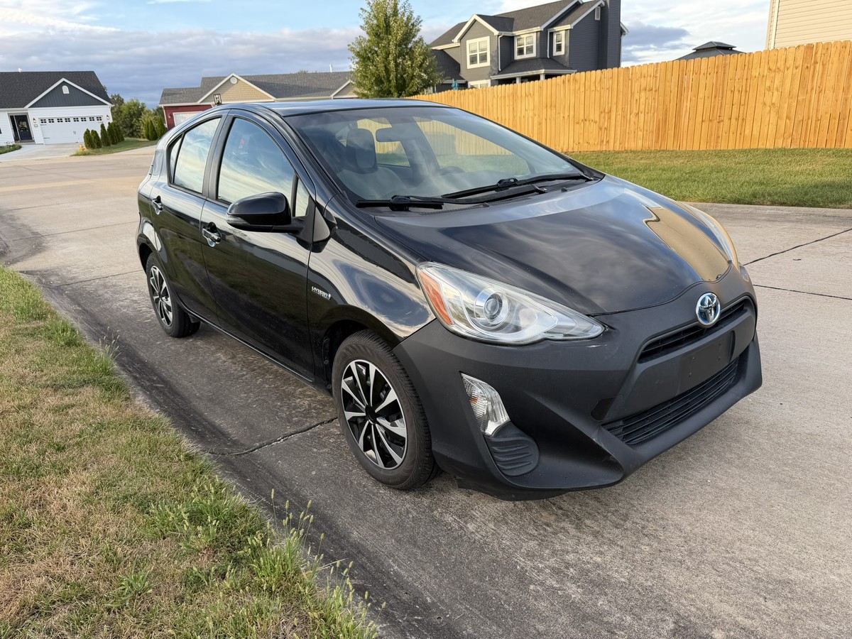 2016 TOYOTA Prius C