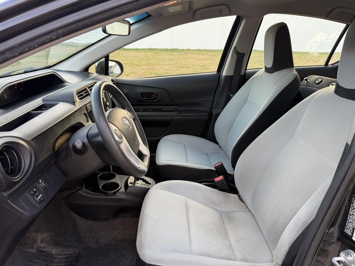 2016 TOYOTA Prius C