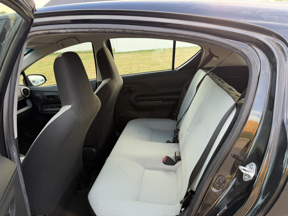 2016 TOYOTA Prius C