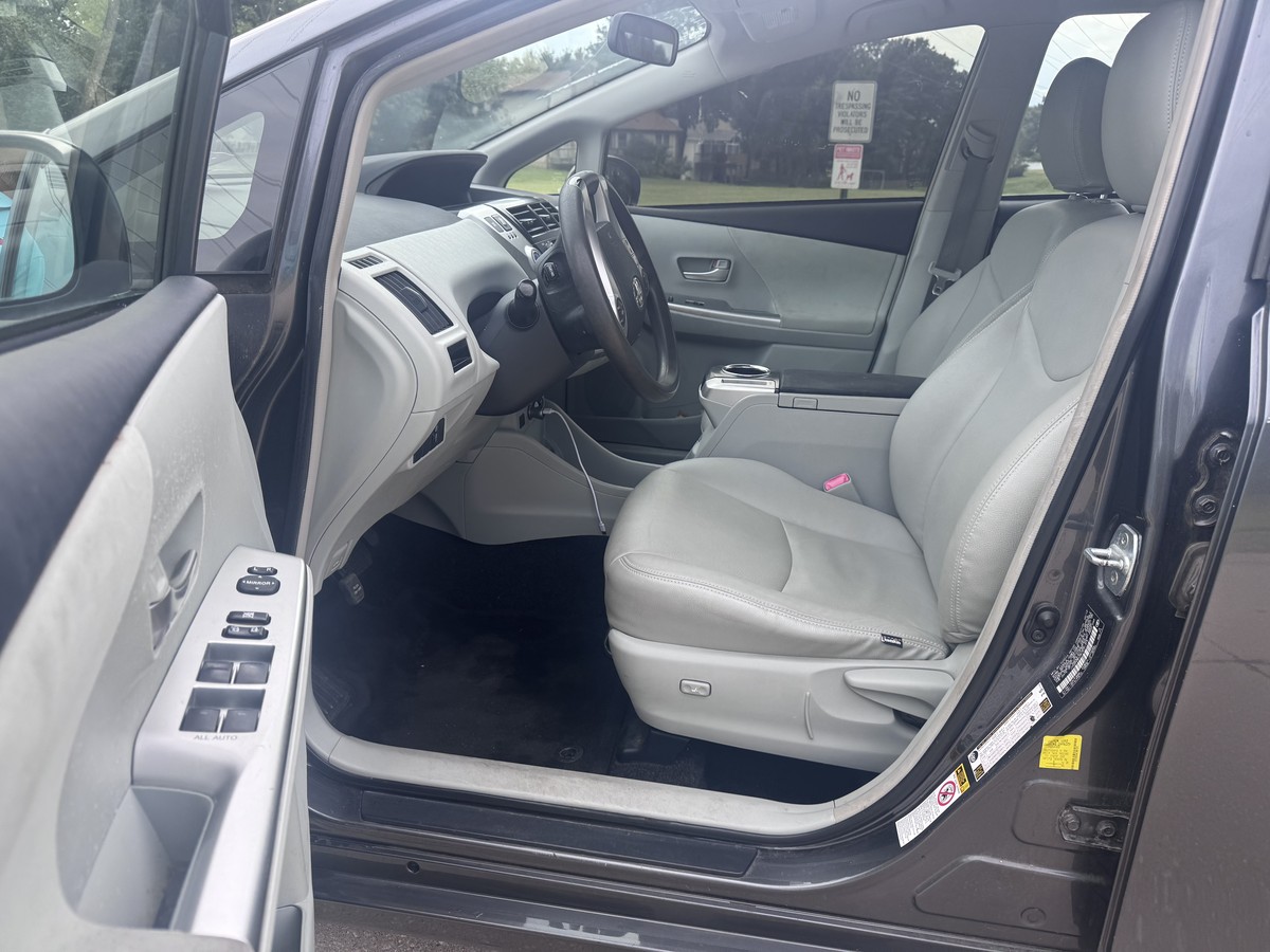 2012 TOYOTA Prius V