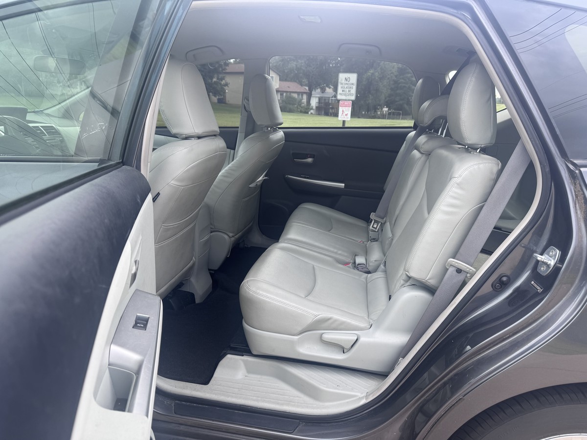 2012 TOYOTA Prius V