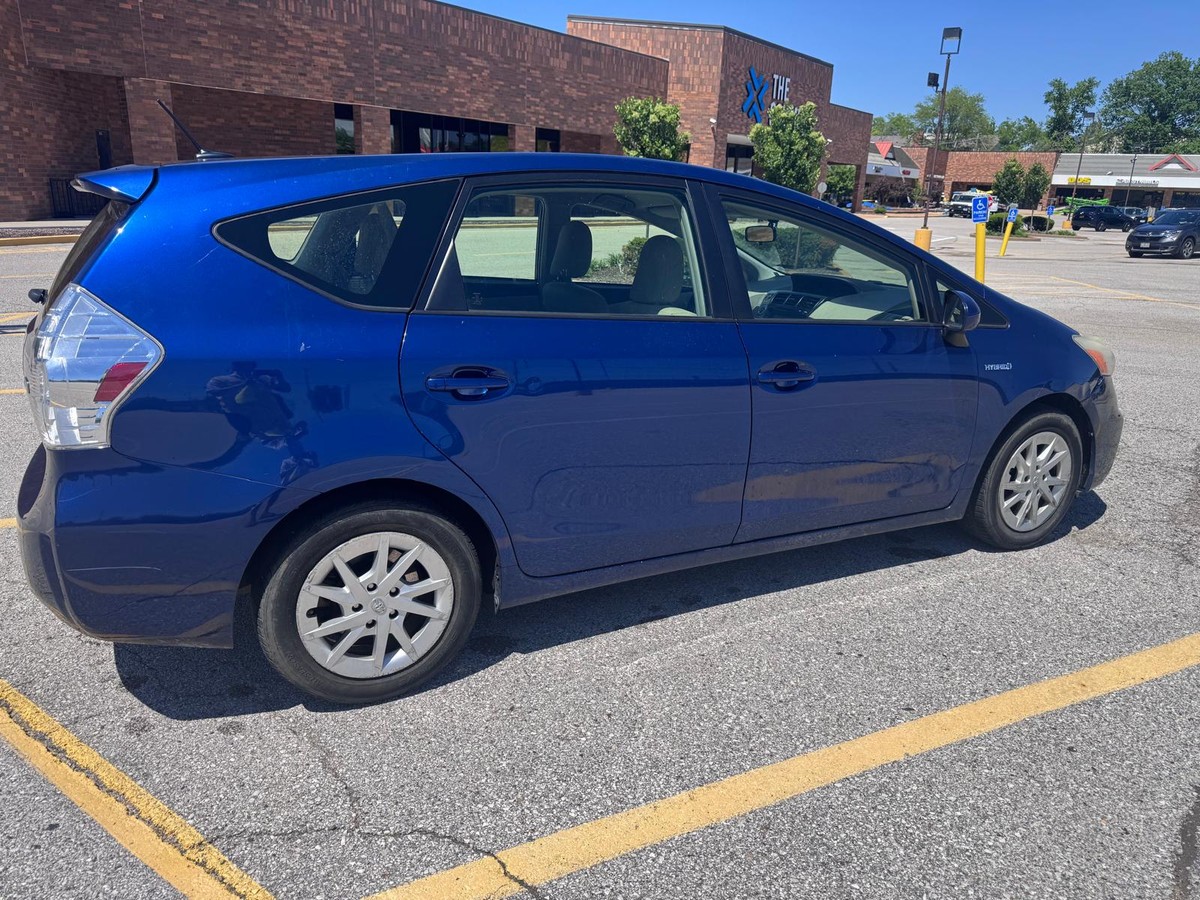 2013 TOYOTA Prius V