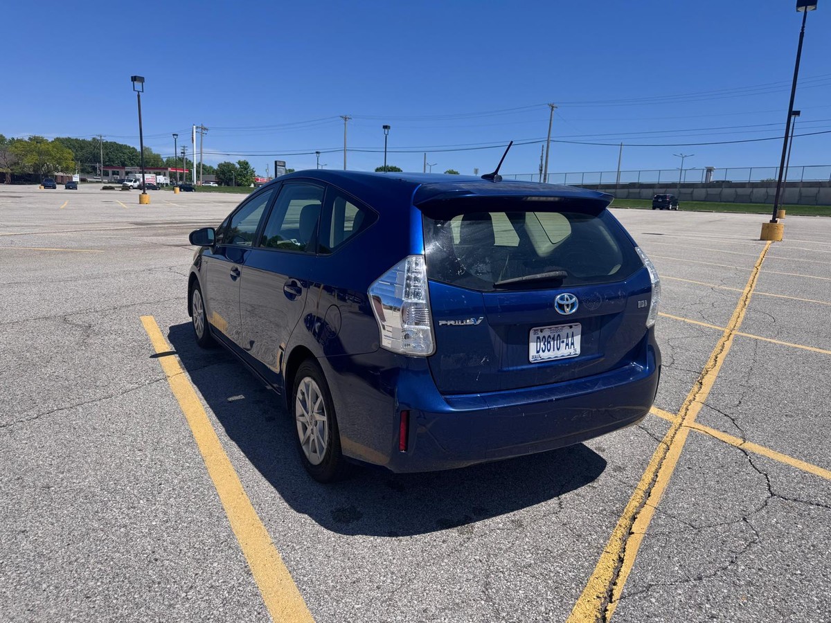 2013 TOYOTA Prius V
