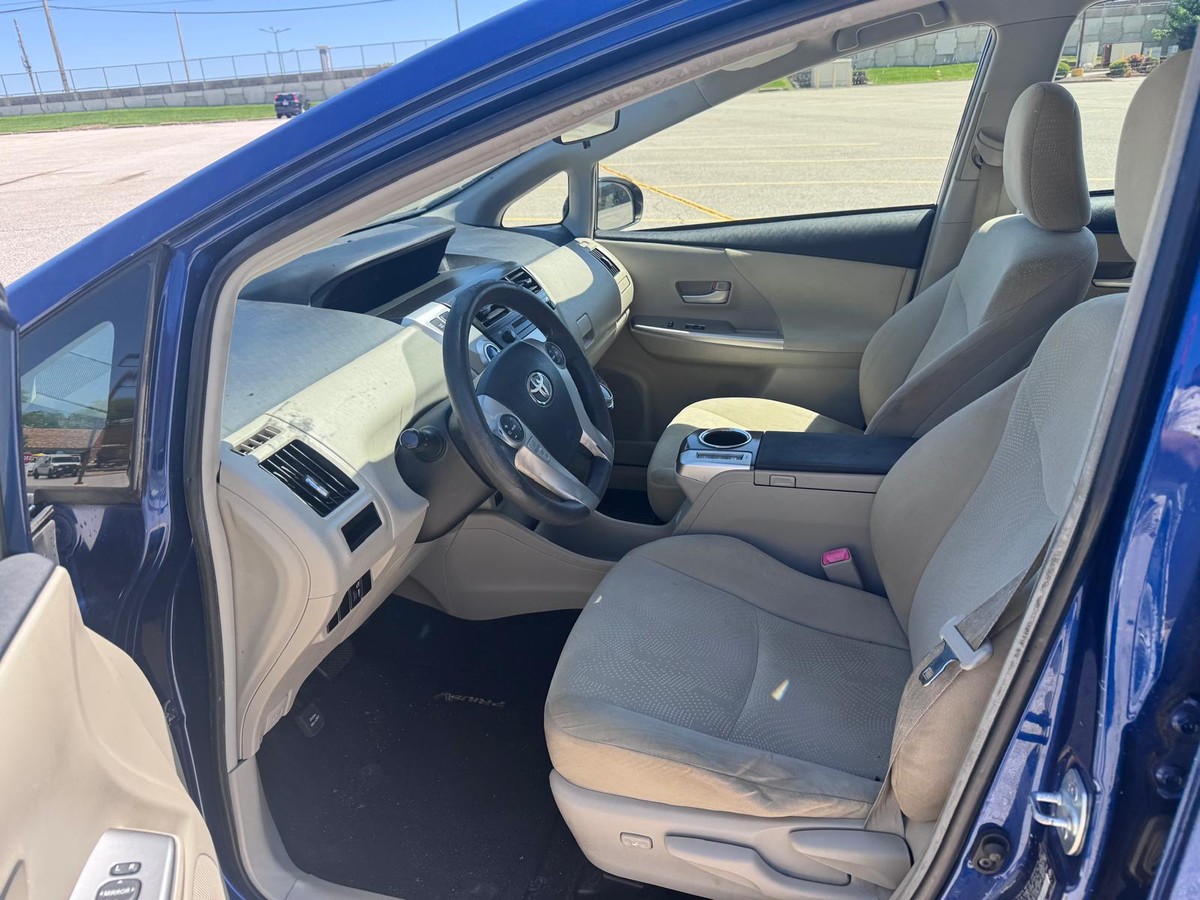 2013 TOYOTA Prius V